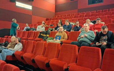 Udział w seansie filmowym przyjaznym sensorycznie